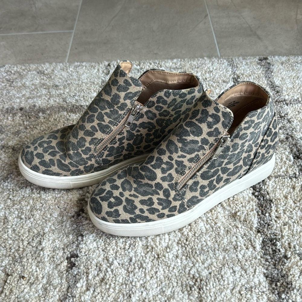 Wedge shoes
